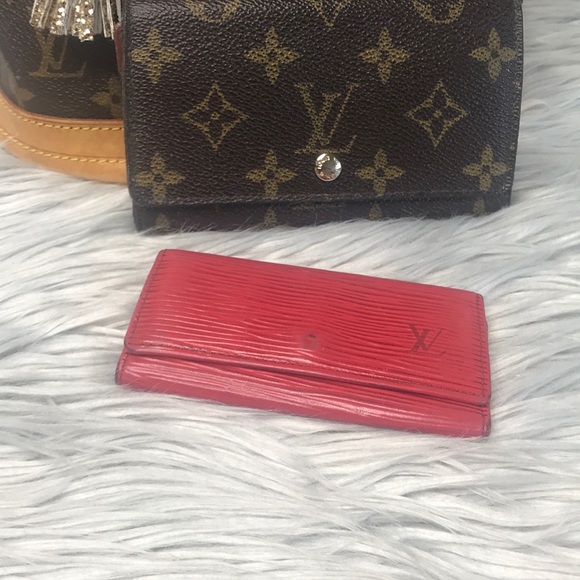 Louis Vuitton Handbags - AUTH Louis Vuitton 4-Key Holder CA0964